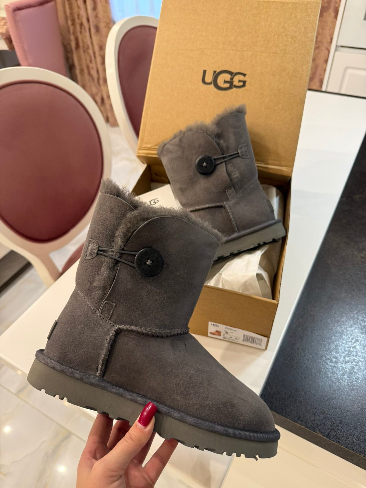 UGG Classic Duboke sa dugmićem
