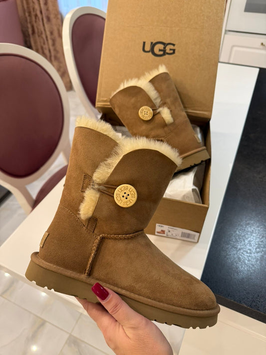 UGG Classic Duboke sa dugmićem