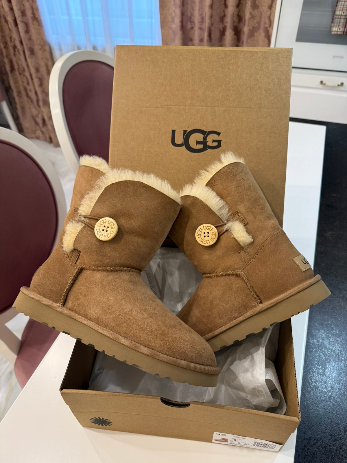 UGG Classic Duboke sa dugmićem