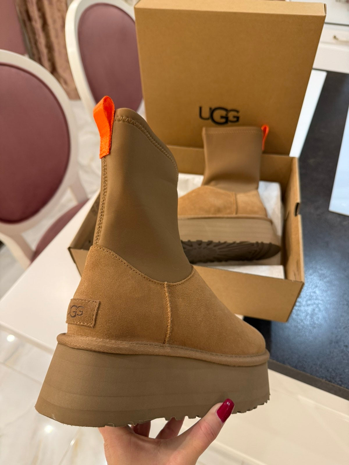 UGG Čizme Classic Dipper